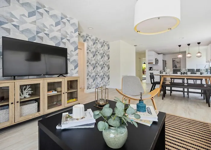 Newly Remodeled House In Miami - 3Br House With Private Yard - 5 Min Ride To Hollywood Beach