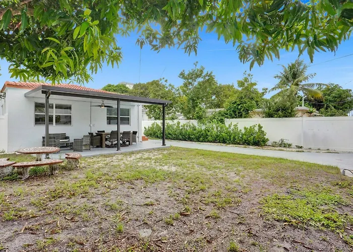 Hollywood Lux Retreat
