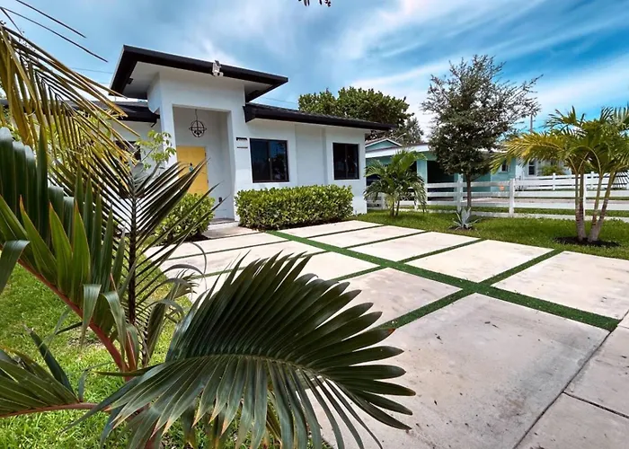 Sunny Delight Home Near Airport